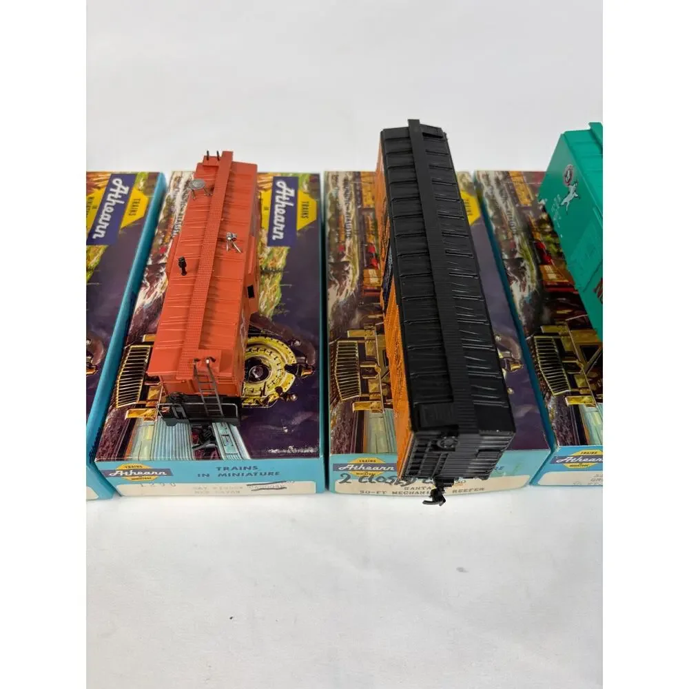 Athearn Ho Scale Lot Of 7 Freight Cars Mixed Roads Box Reefer Tank Caboose